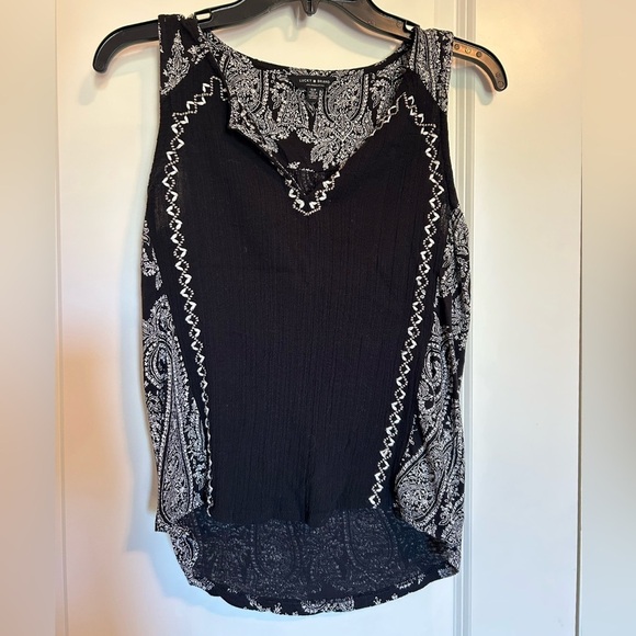 Lucky Brand Tops - Lucky brand, black-and-white paisley bandanna, V-neck tank top